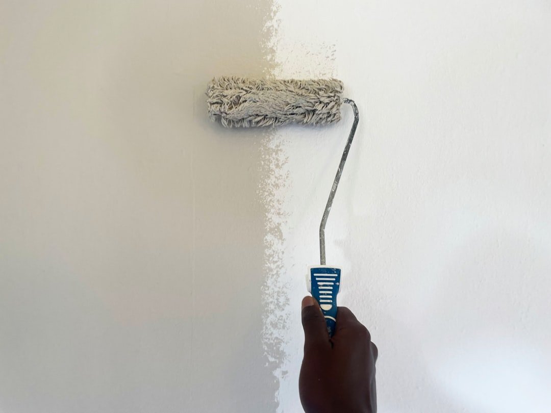Cómo pintar un techo correctamente sin marcas ni defectos