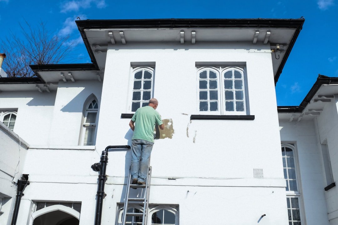 Pintura de exteriores en verano: consejos para el clima mediterráneo